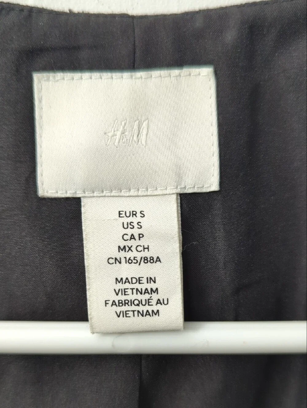 H&M Black Button-Front Vest - Picture 2 of 4